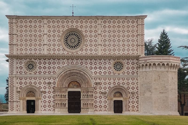 L'Aquila: qué ver, dónde comer y qué hacer 1 basilica di collemaggio