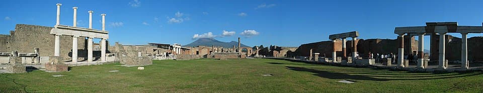 Ruinas de Pompeya: Cómo Visitar la Ciudad Enterrada 1 Foro de pompeya