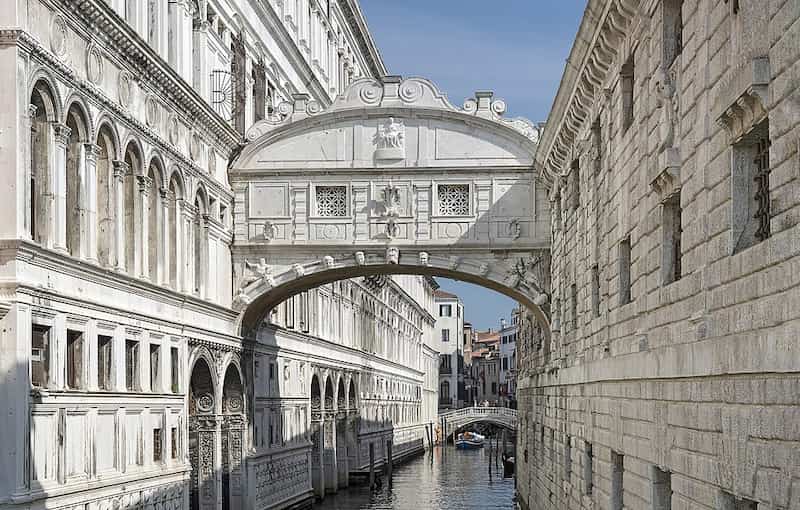 Puente de los Suspiros (Venecia): Entre el Romance y la Prisión 1 puente de los suspiros venecia