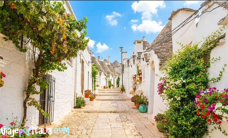 Qué ver en Alberobello: Guía completa para visitar el pueblo de los trulli y el Valle de Itria 1 calles de alberobello