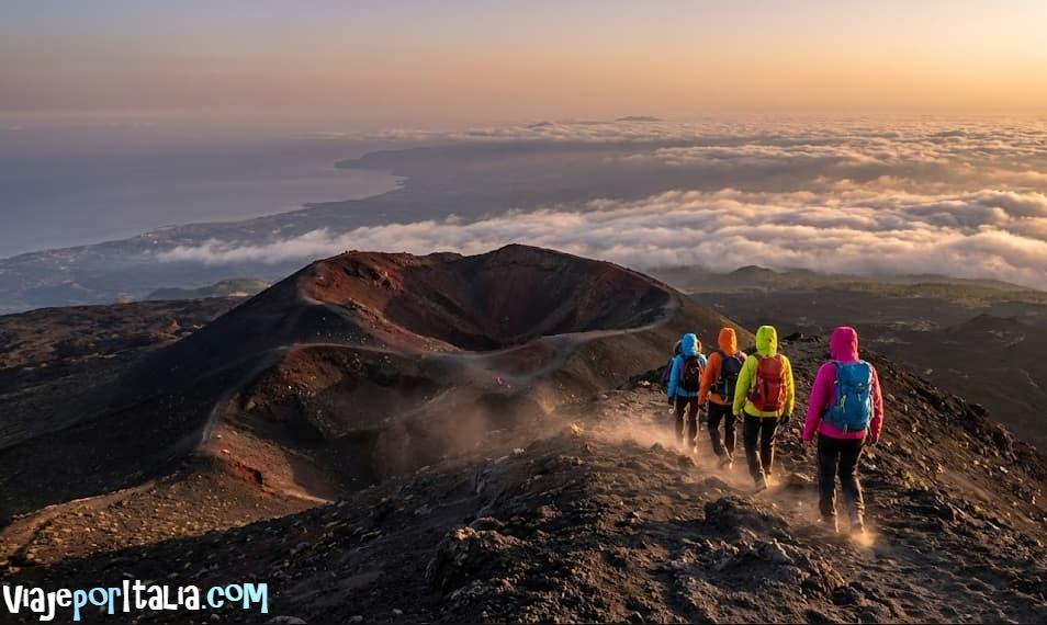 Guía completa sobre cómo visitar el volcán Etna en Sicilia: Libre y en tour 2 otra vista del volcan etna