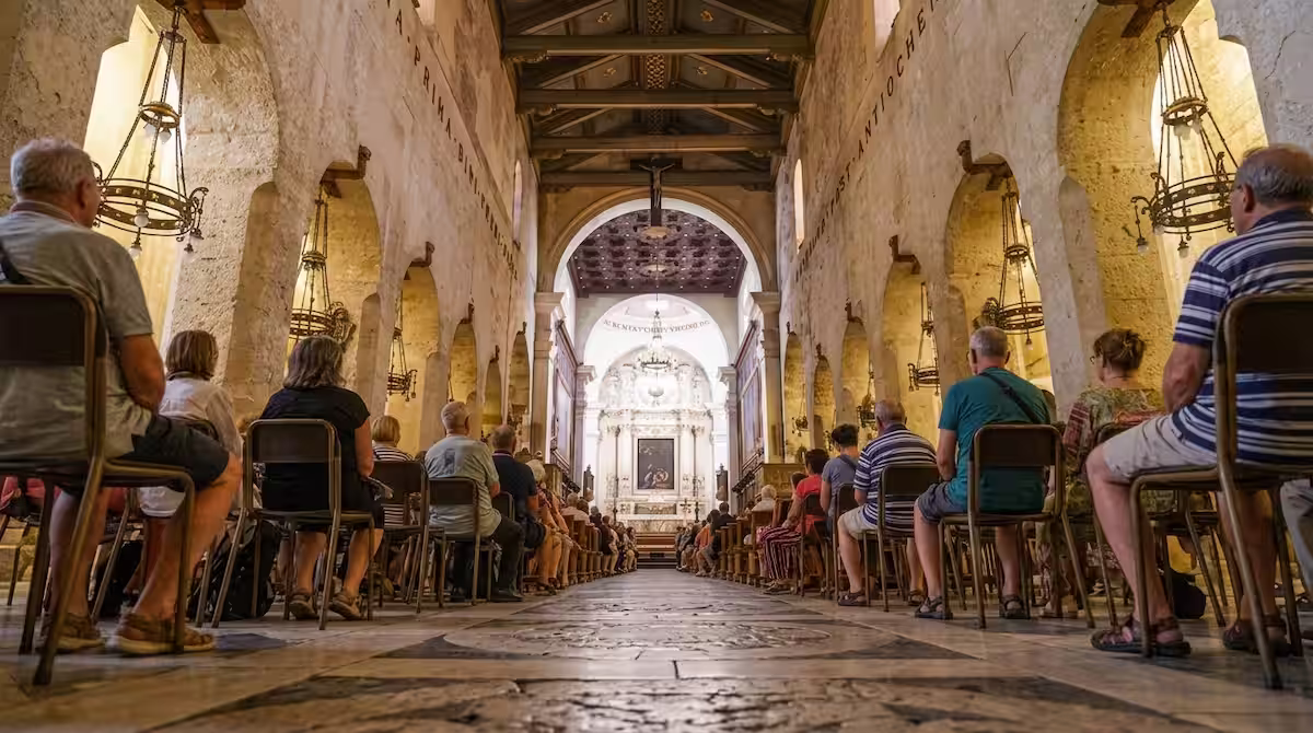 Qué ver en Siracusa y la Isla de Ortigia en un día: 10 cosas que ver y hacer en Sicilia 3 Columnas del antiguo Templo de Atenea integradas en la arquitectura de la Catedral de Siracusa.
